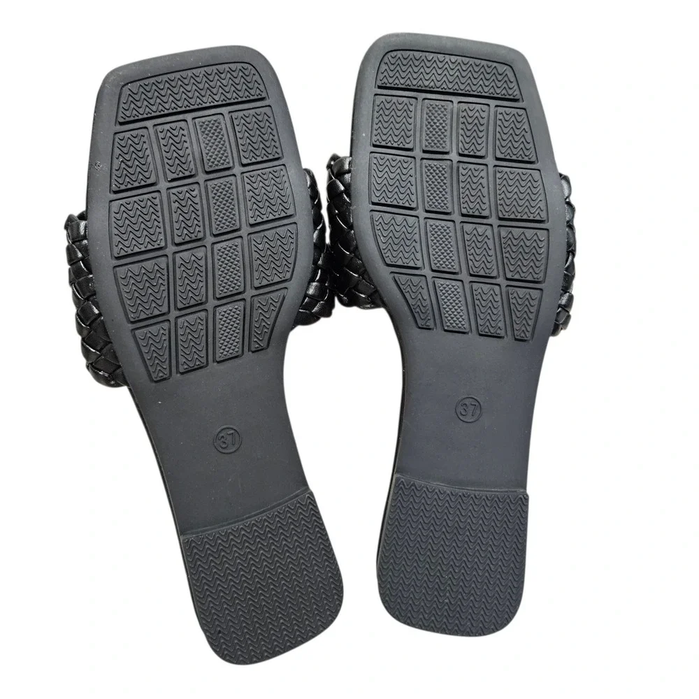 Unbranded woven strap